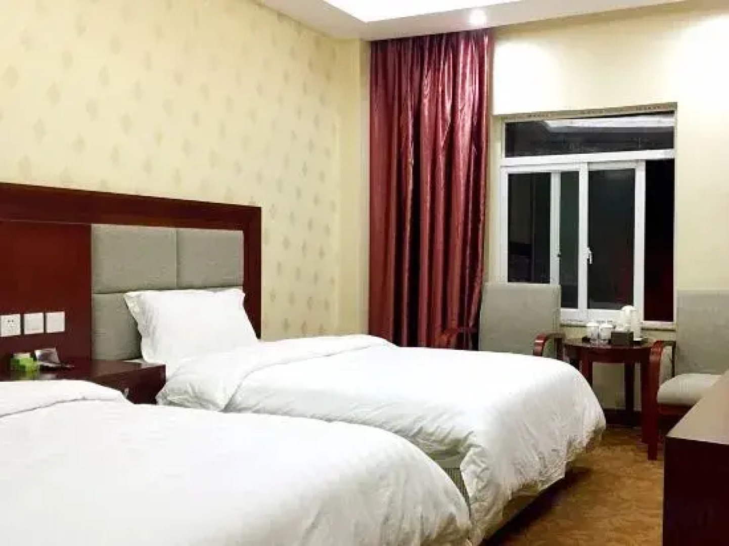 Daocheng Jingyang Hotel