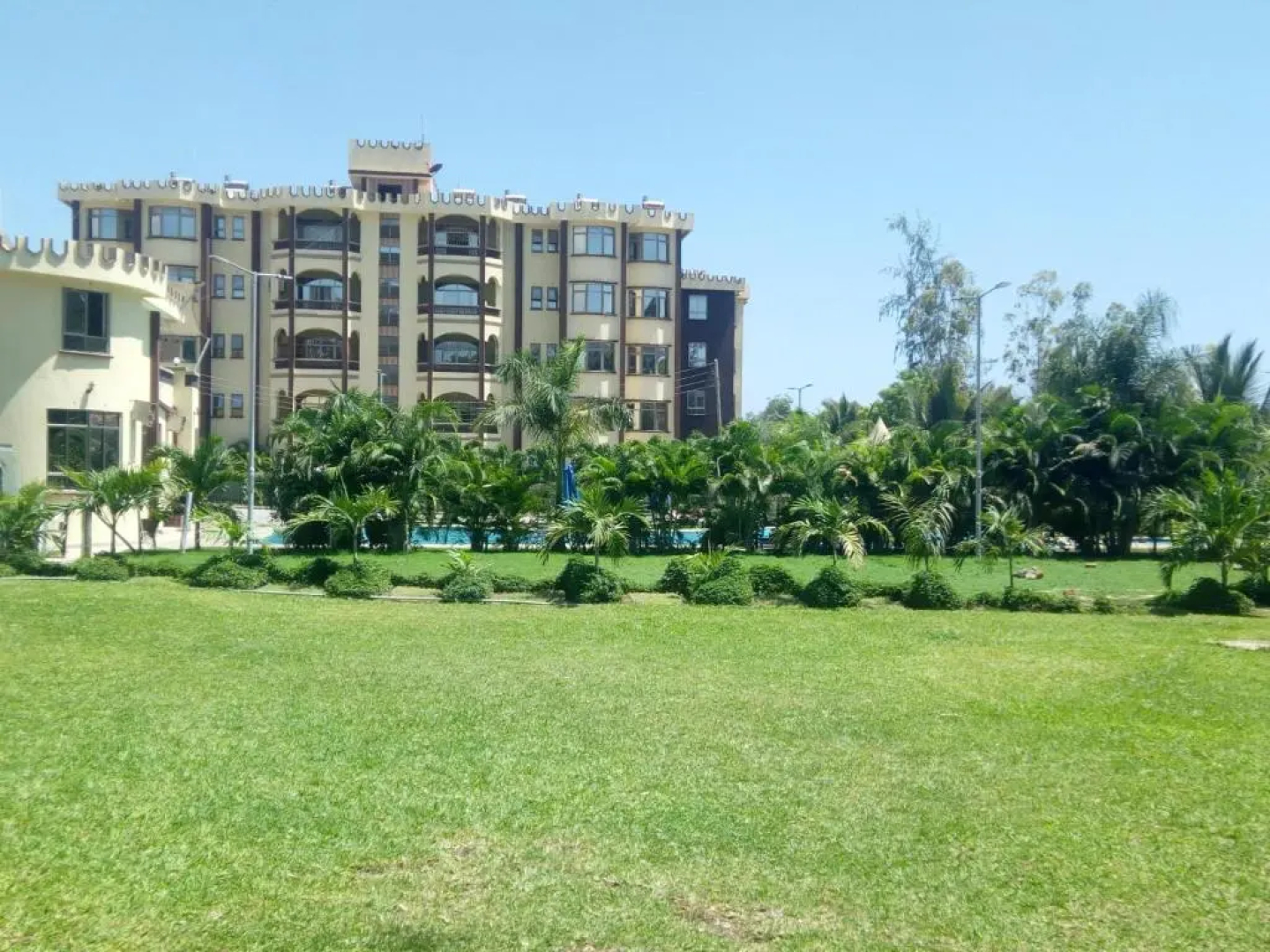 Sunset Apartments S6