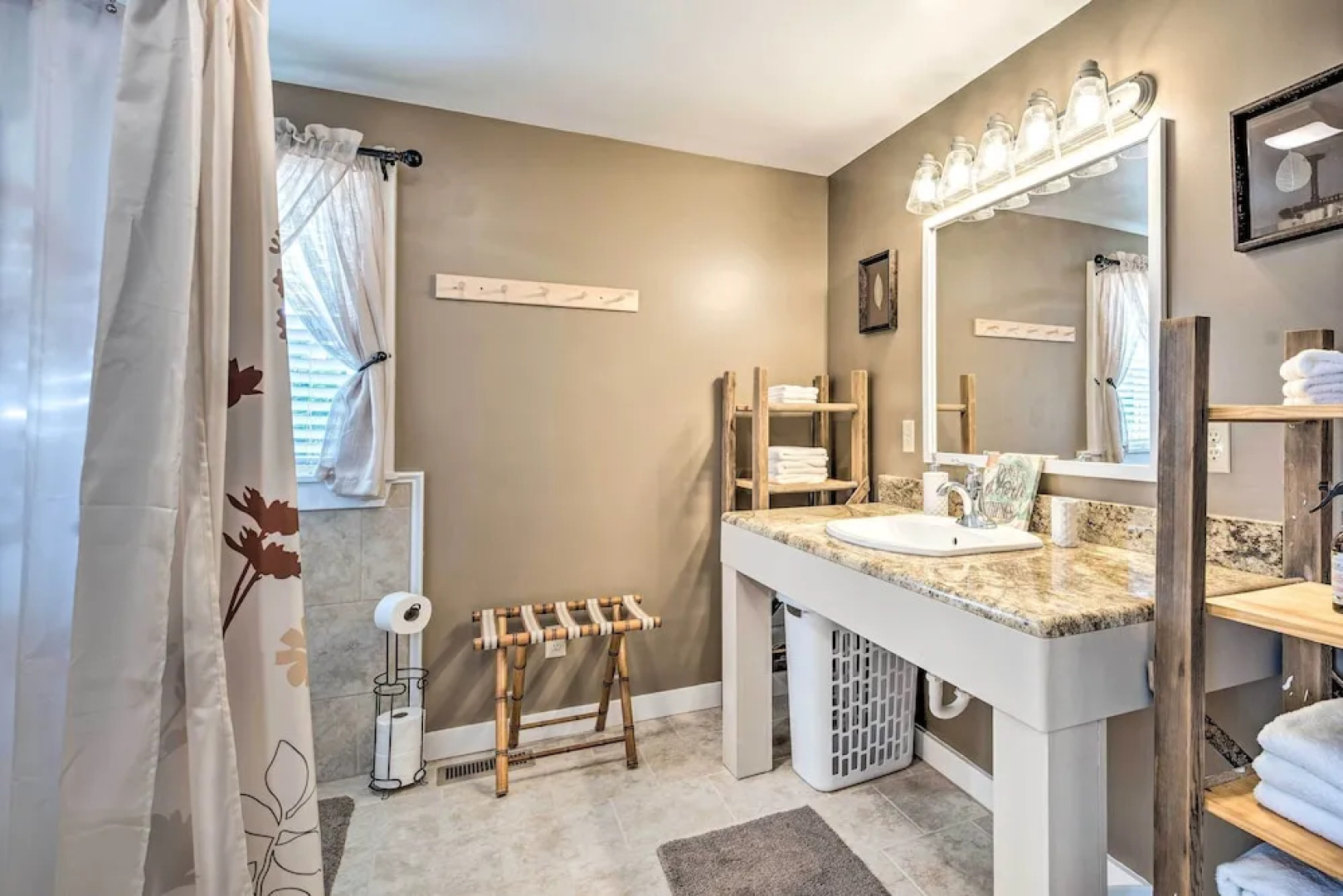 Deck & Game Room: Home in Pennsylvania Countryside