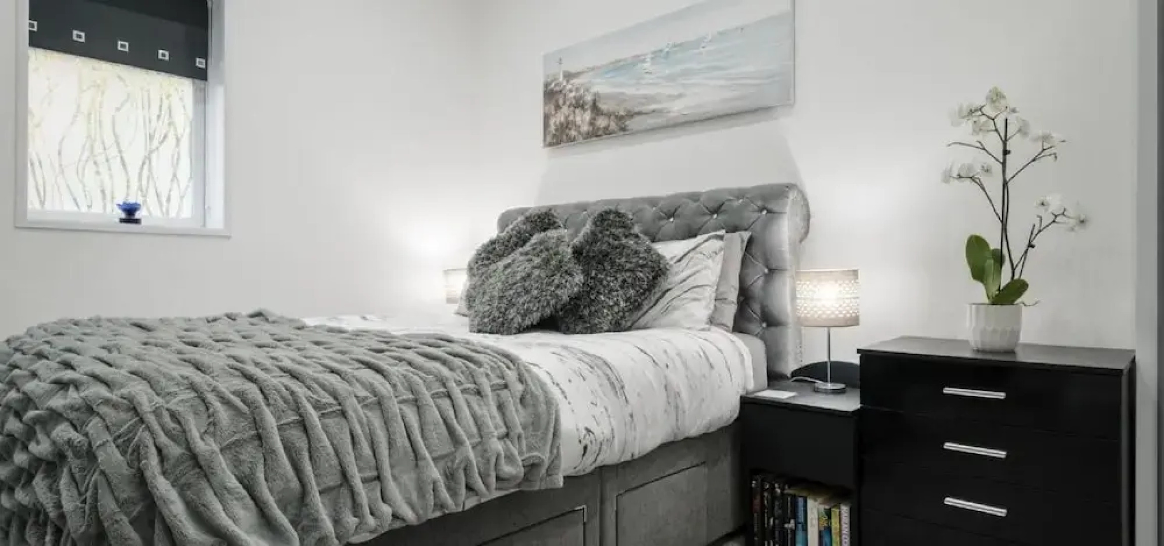 Sandybanks - Stylish apartment on Torquay promenade