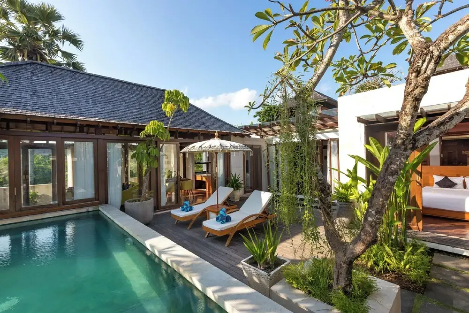 Splendid Beachfront 2 Br Villa in Seminyak