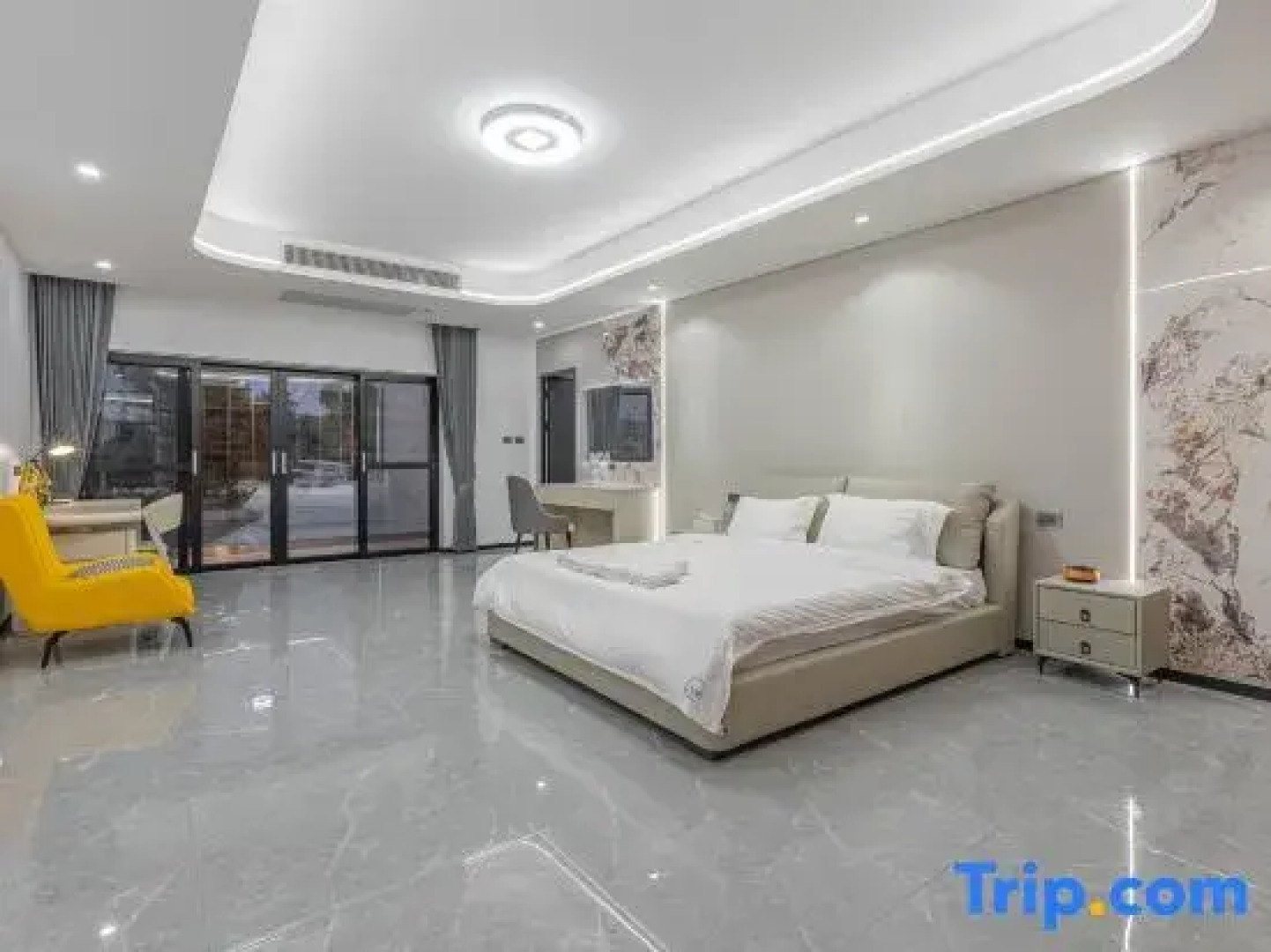 Pattaya Grand Villa 6 Bedroom 8 Bath (Private Pool, KTV, Sauna, Fitness Area)