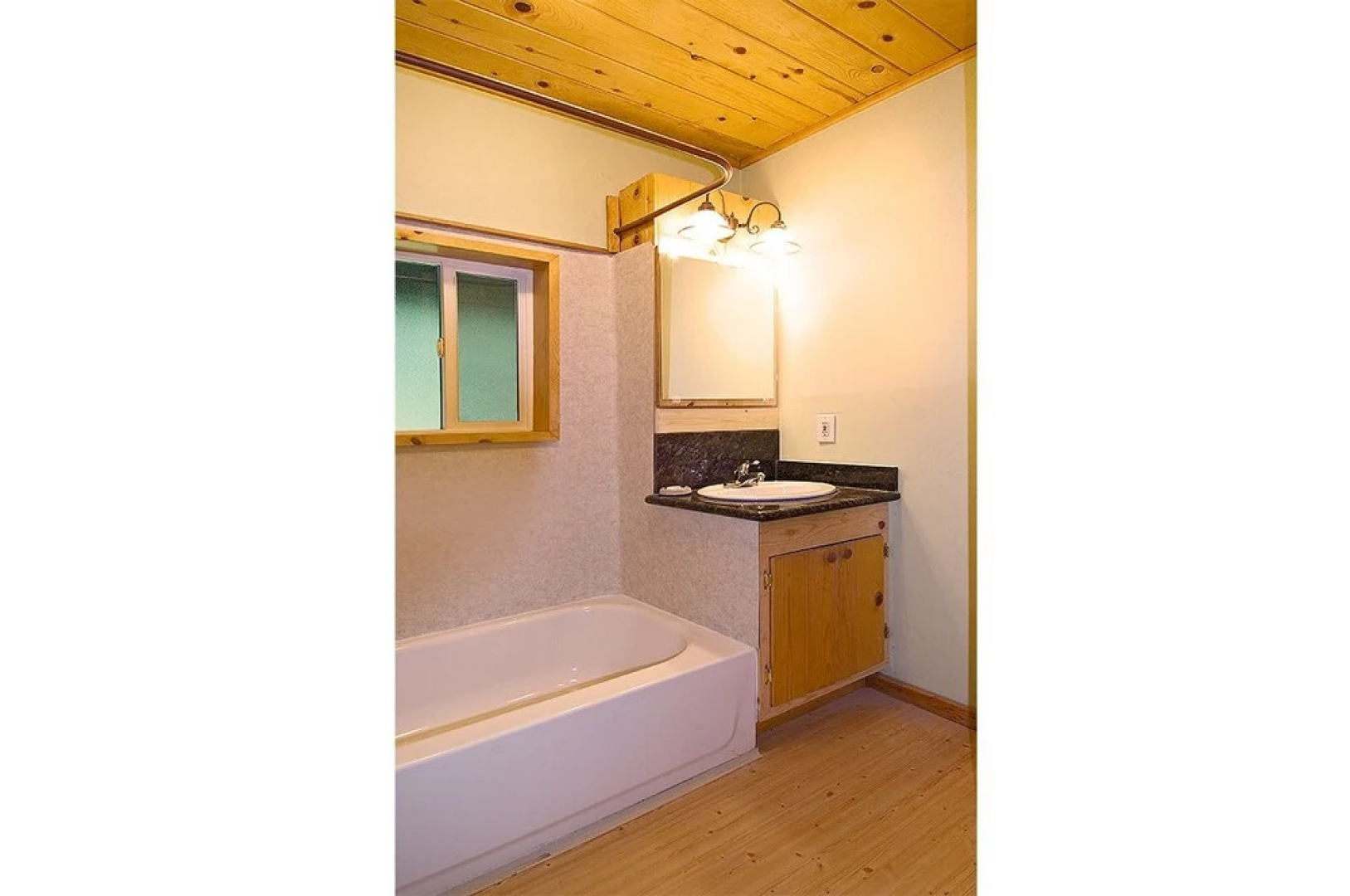 Mysty Mountain Cabin with Hot Tub