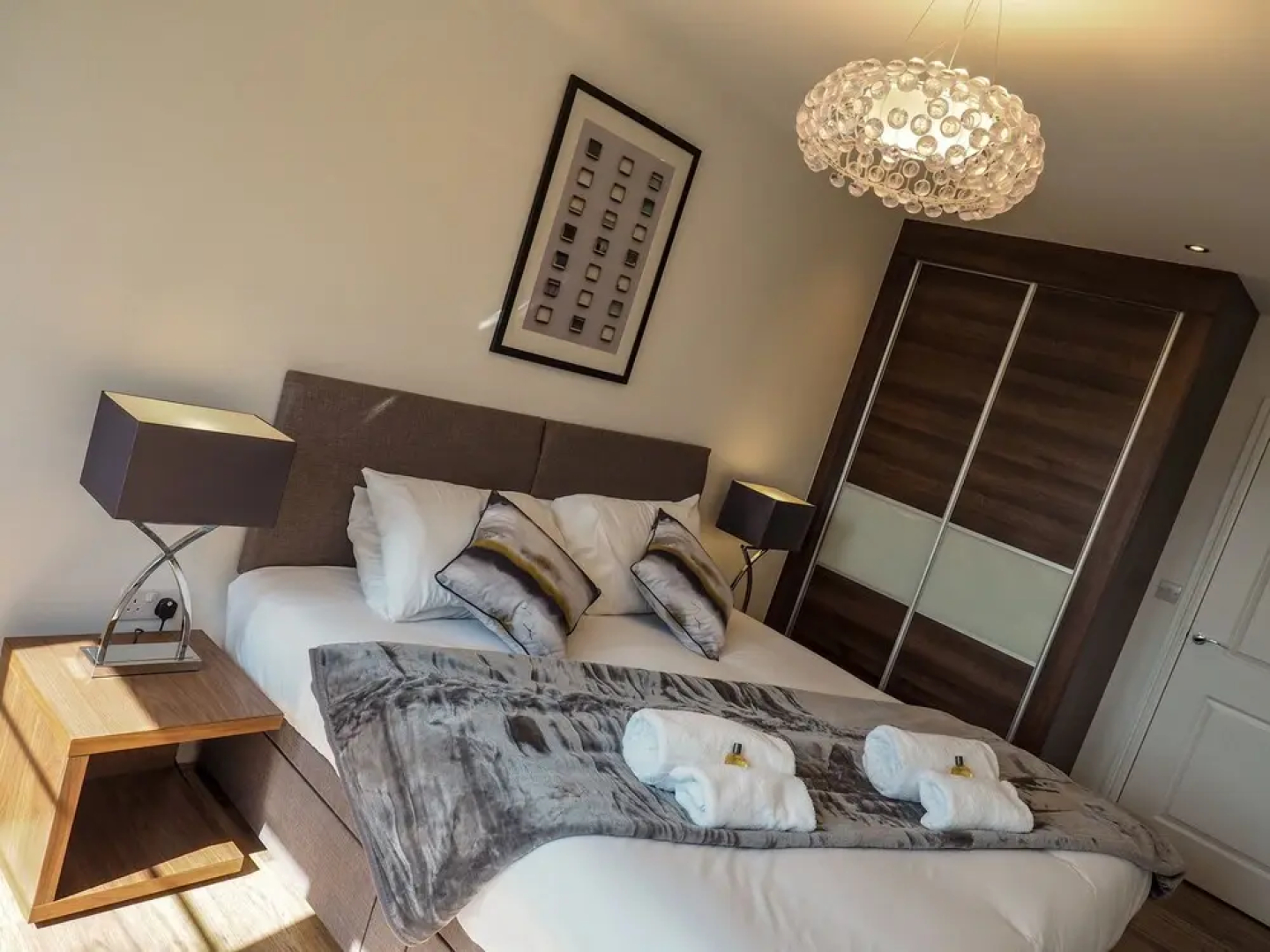 SA Today Apartments Farnborough with Fibre Wi-Fi & Netflix