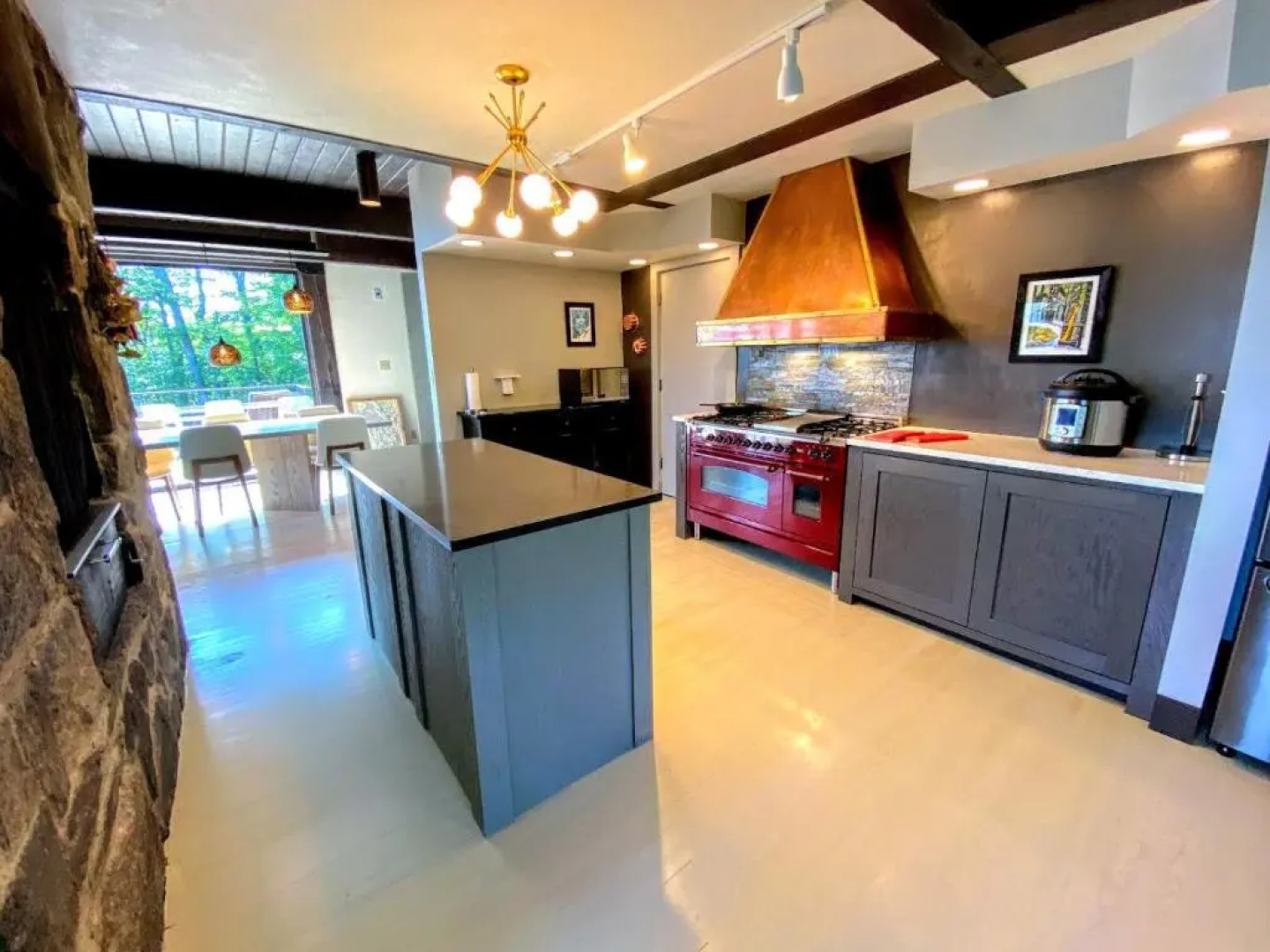 RL Breathtaking views and grand unique style, private mountain retreat 4WD recommended