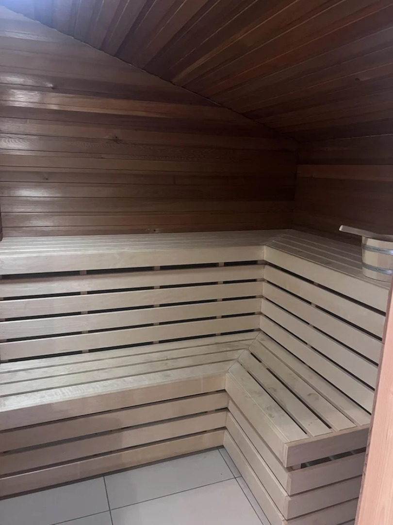 Captivating 2 Bed Apartment in Newhouse