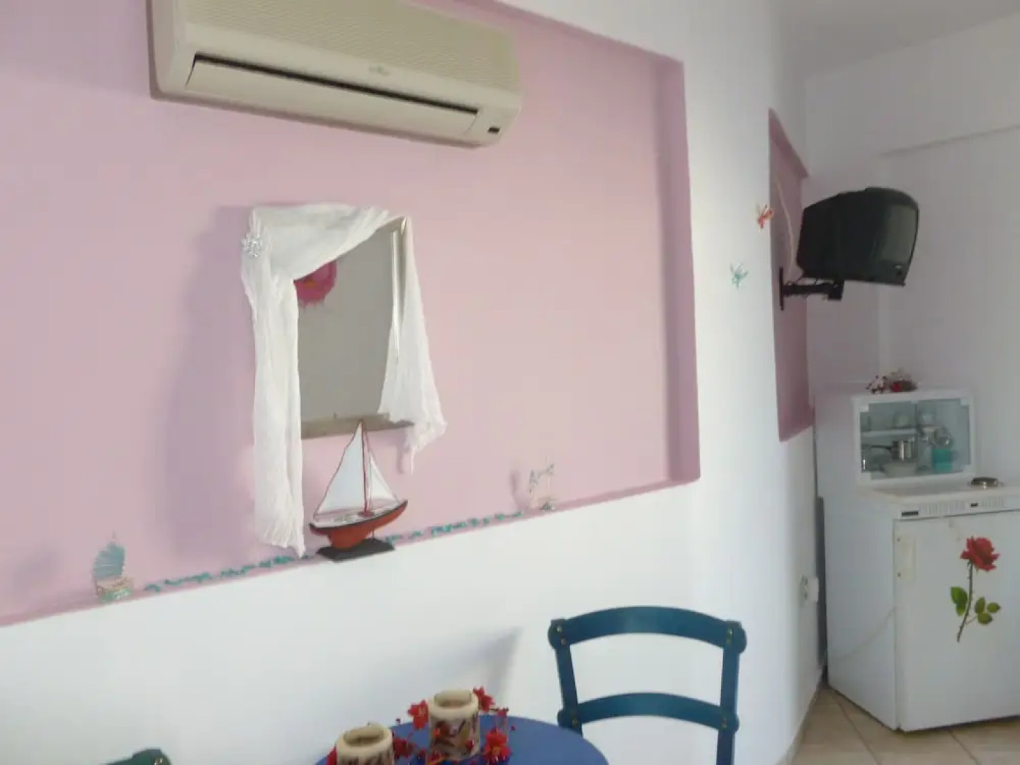 Manos Syros Rooms & Apartments