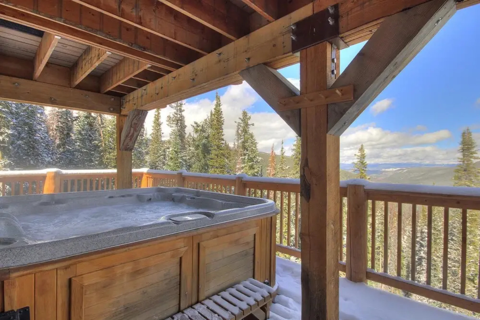 Stunning Mountain Getaway! Sleeps 10!