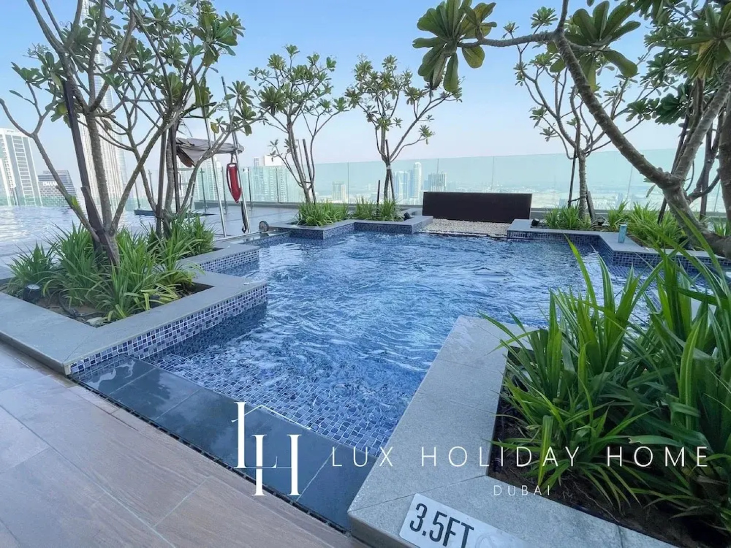 LUX The Paramount Sea View Suite