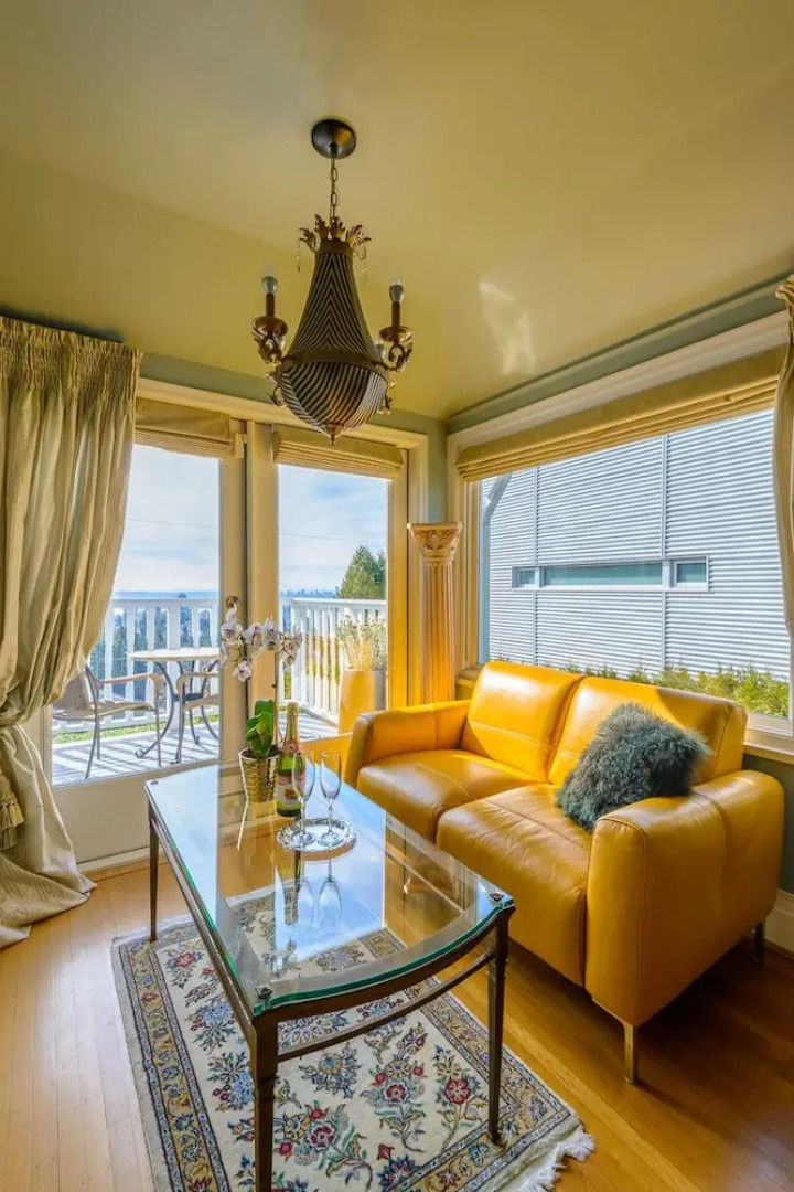 Crystal's View Bed & Breakfast