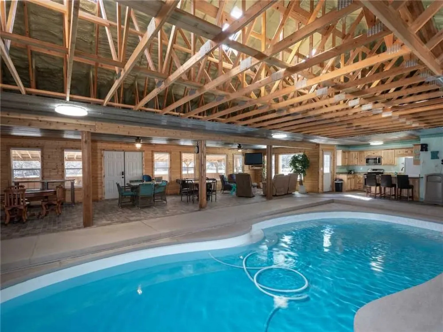 Eagle Creek Complex, Six Cabins, Indoor Heated Pool, Sleeps 28