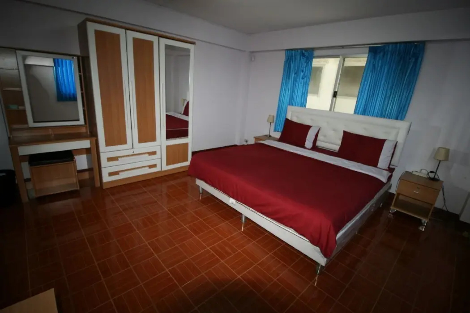 Beachfront Hotel Cha Am