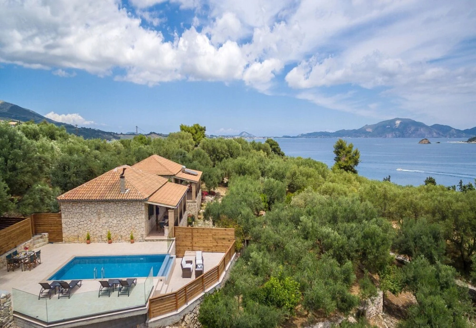 Villa Marathonisi 500 mt From sea