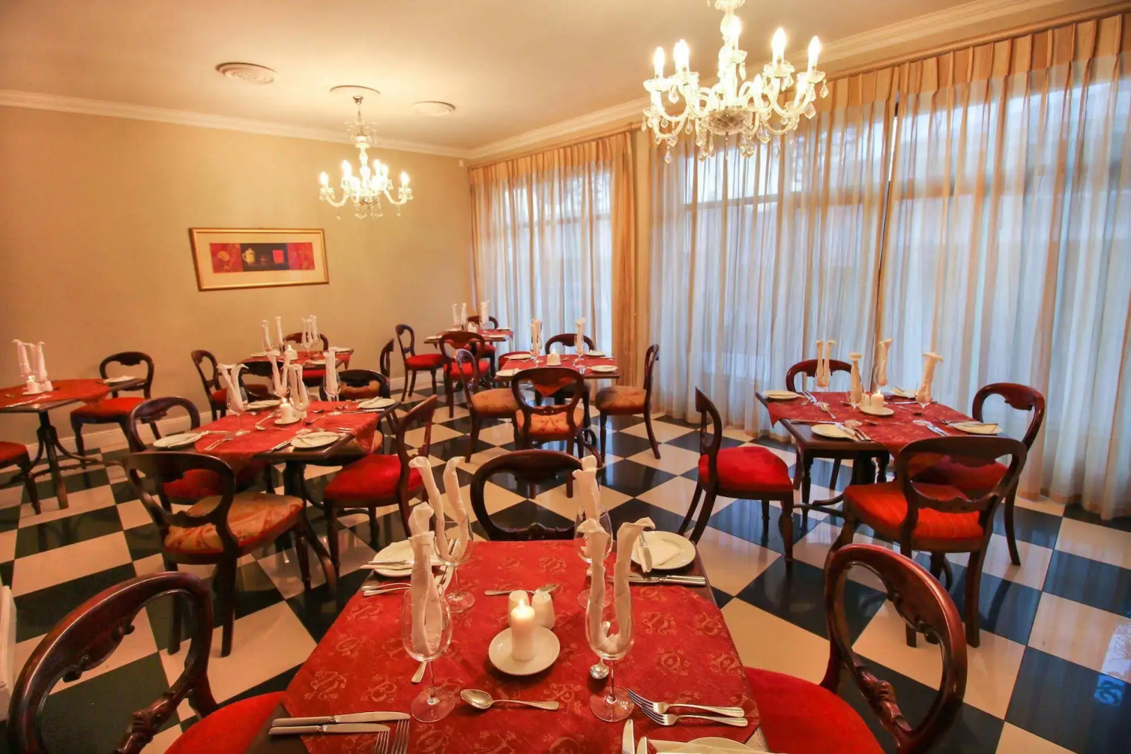 The Victorian 1906 Hotel