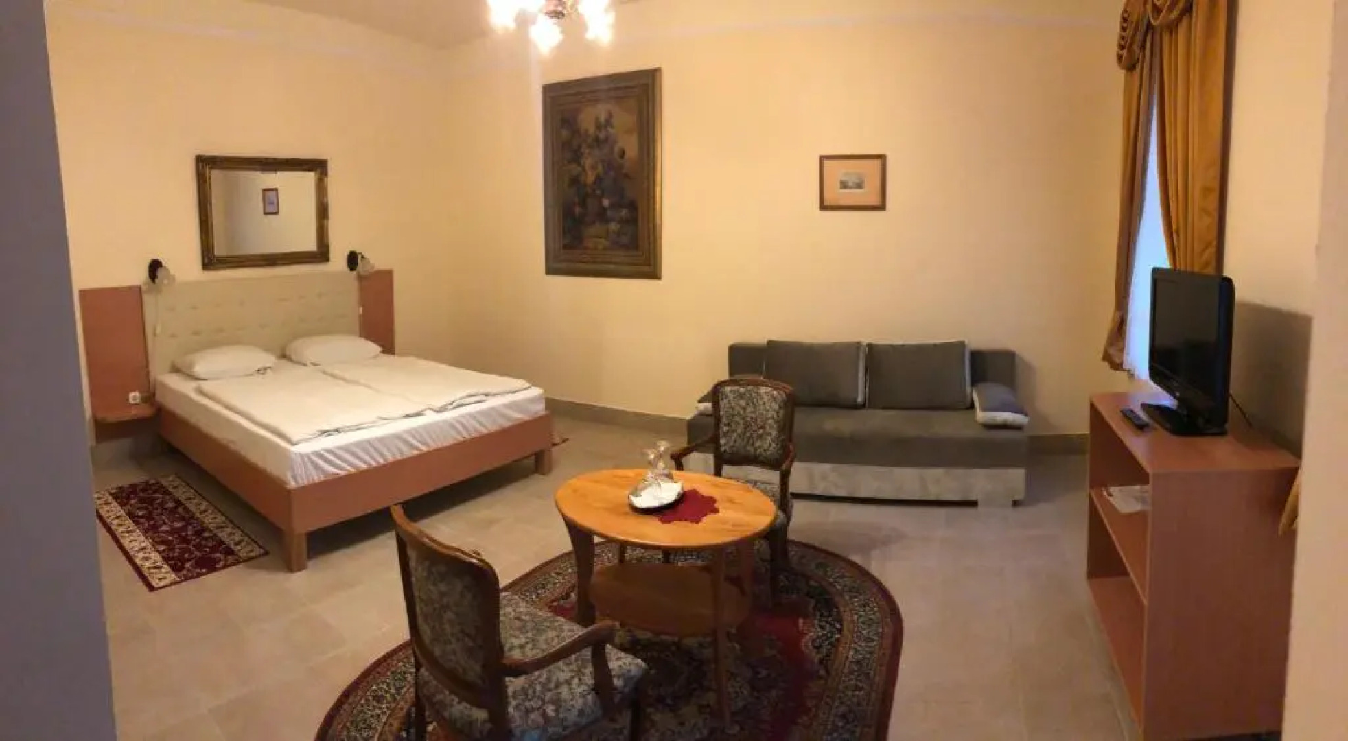 Festetich Kastélyszálló és Zsuzsanna Hotel