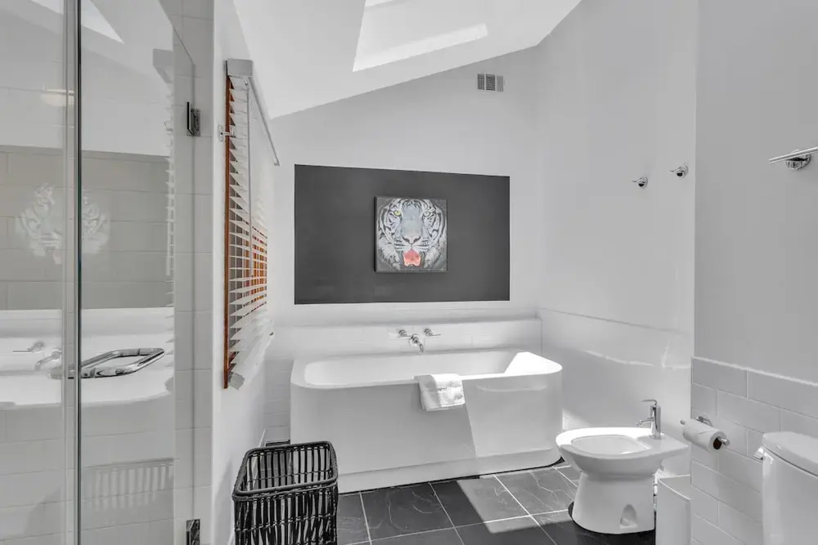 The Blue Flamingo 5 Bedroom Home By Redawning