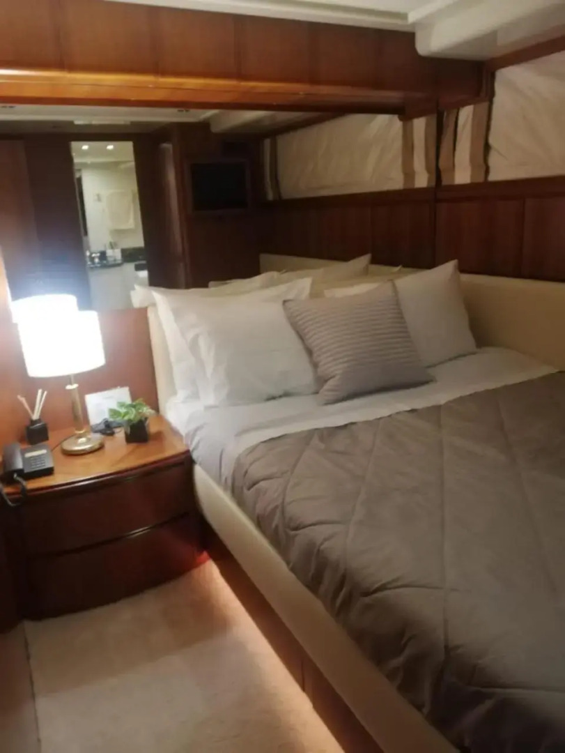 Falcon superyacht 100ft