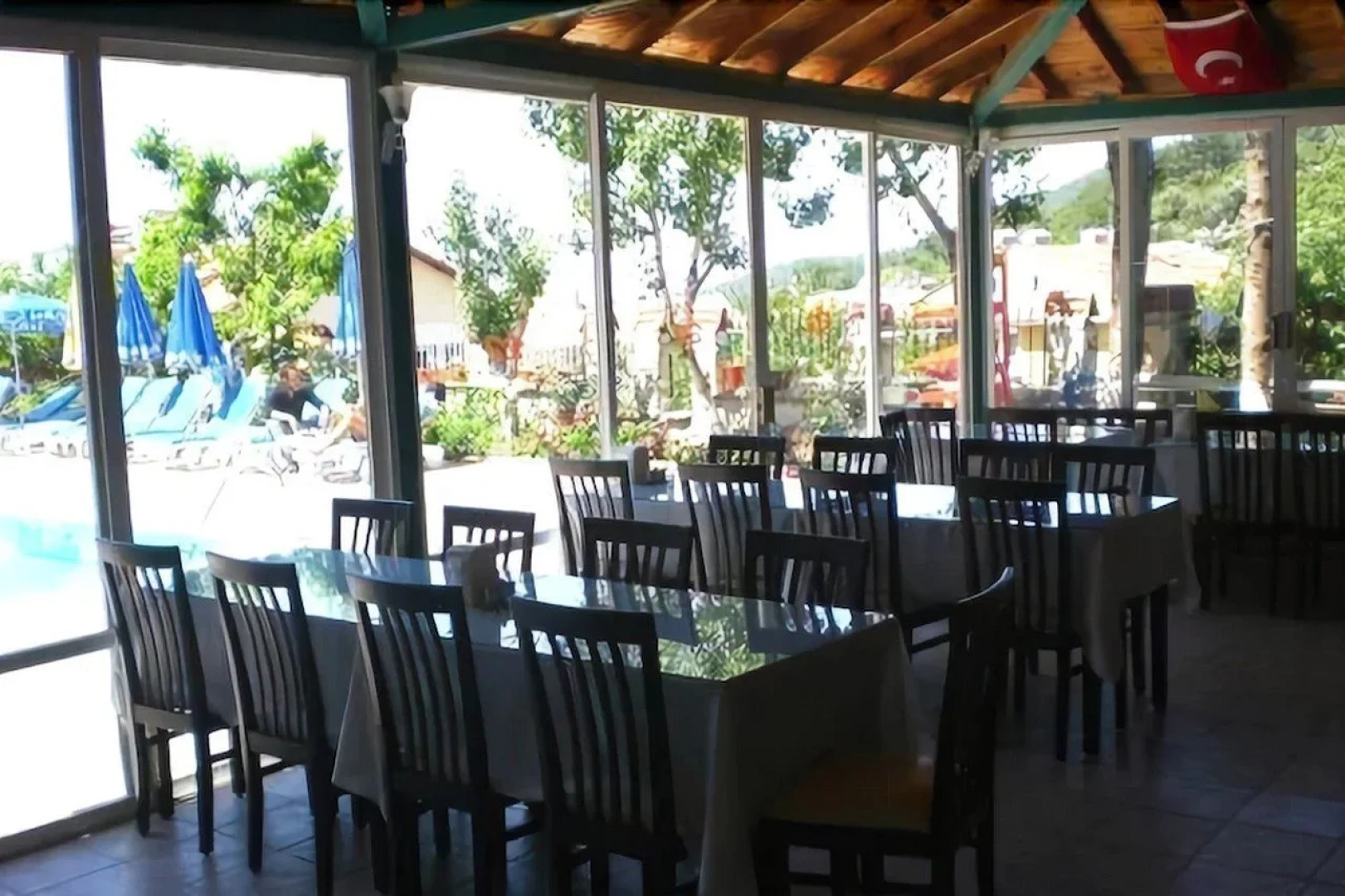 Red Rose Hotel
