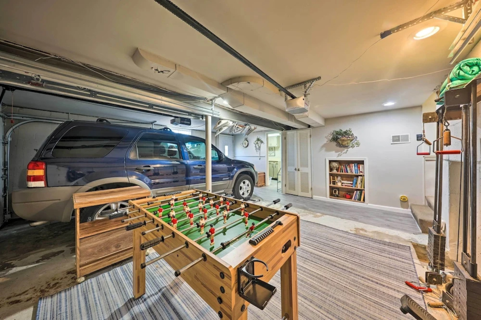 Cozy Kansas City Home w/ Yard - 9 Mi to Dtwn!