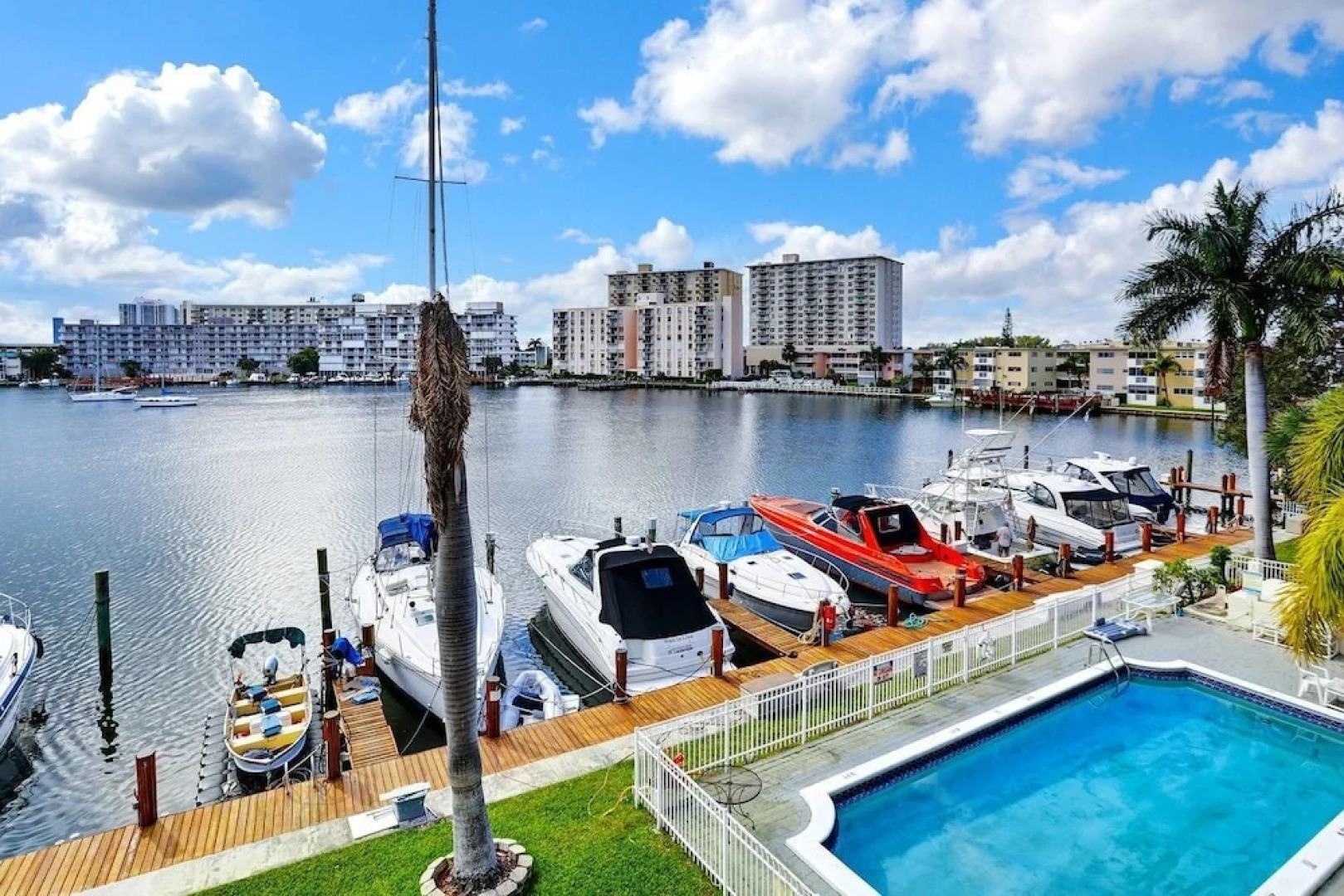 Stylish & Unique 1 BR Designer Waterview APT