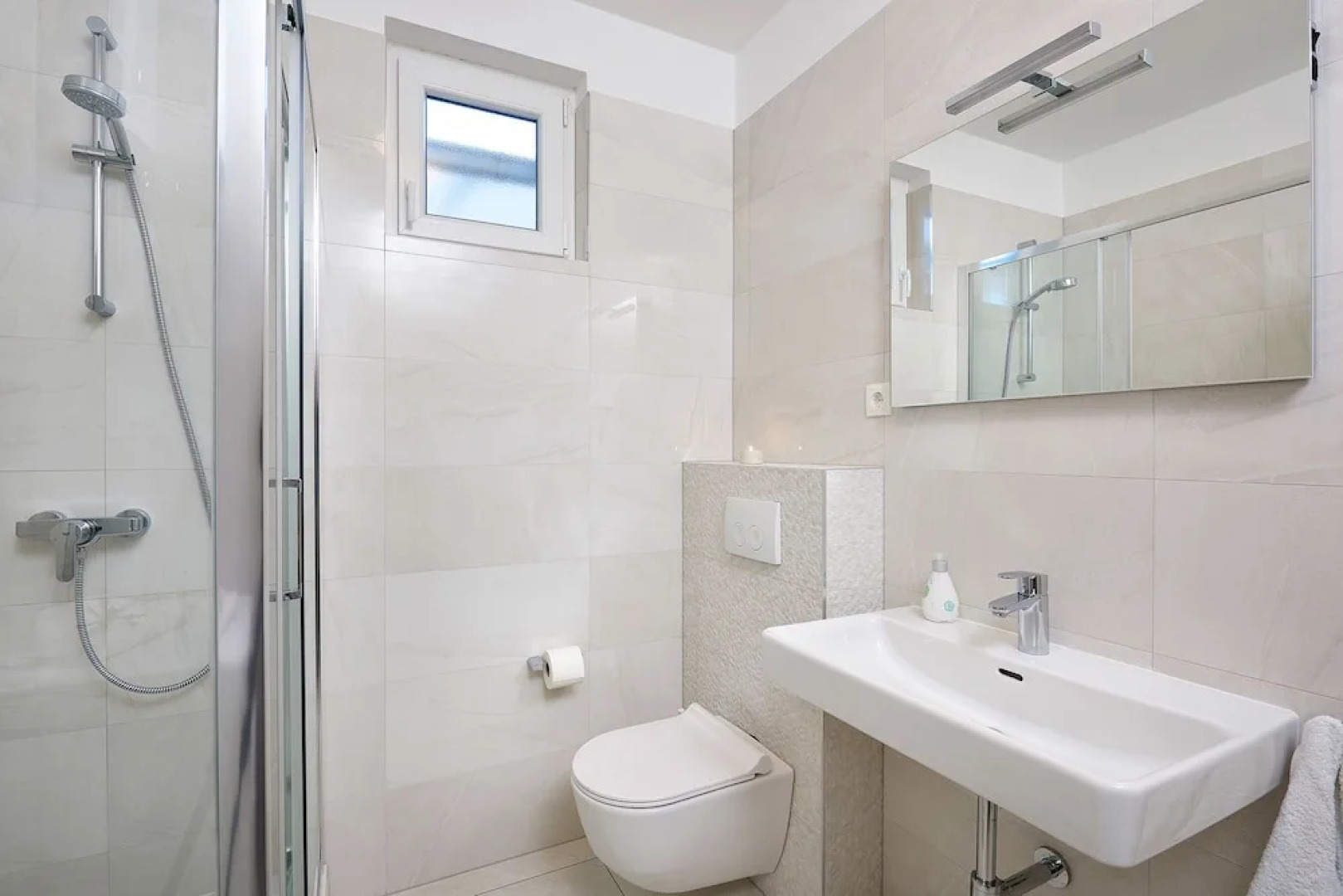 Luxury apartment with private pool Queen Helena