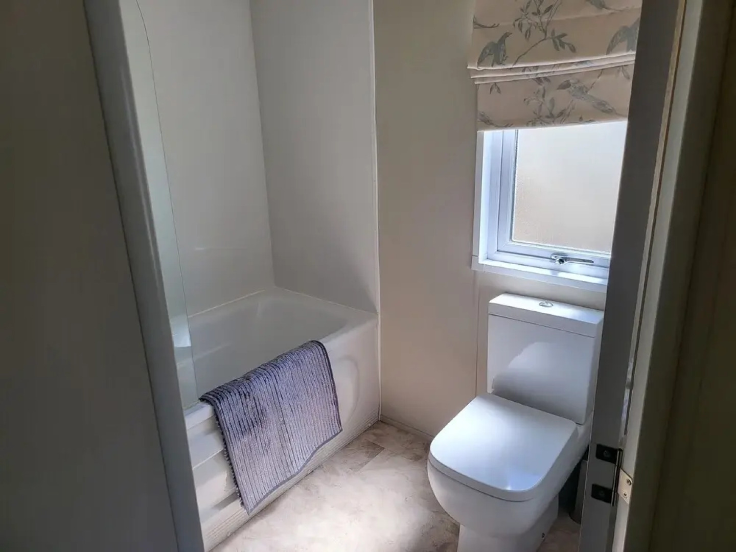 2br-sleeps6-fireplace-parking-patio-seaside