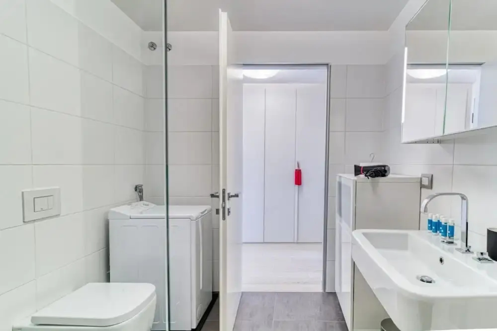 The Lady in Red Studio Flat with Sea View Terrace