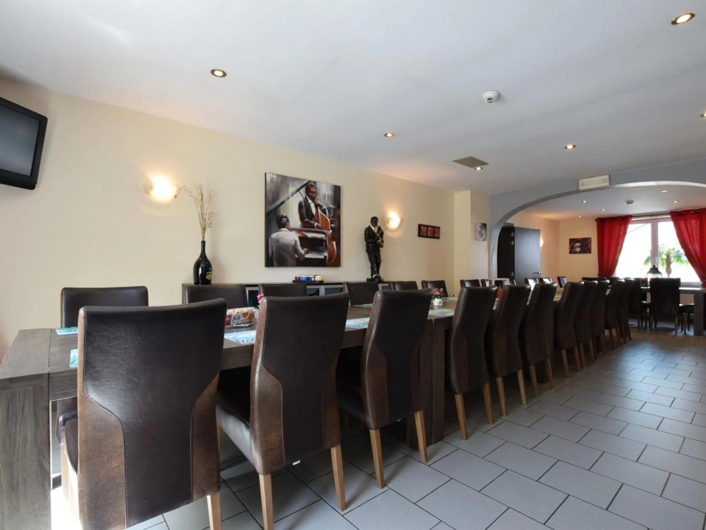 Pleasant Holiday Home with Sauna and Jacuzzi in Courtil