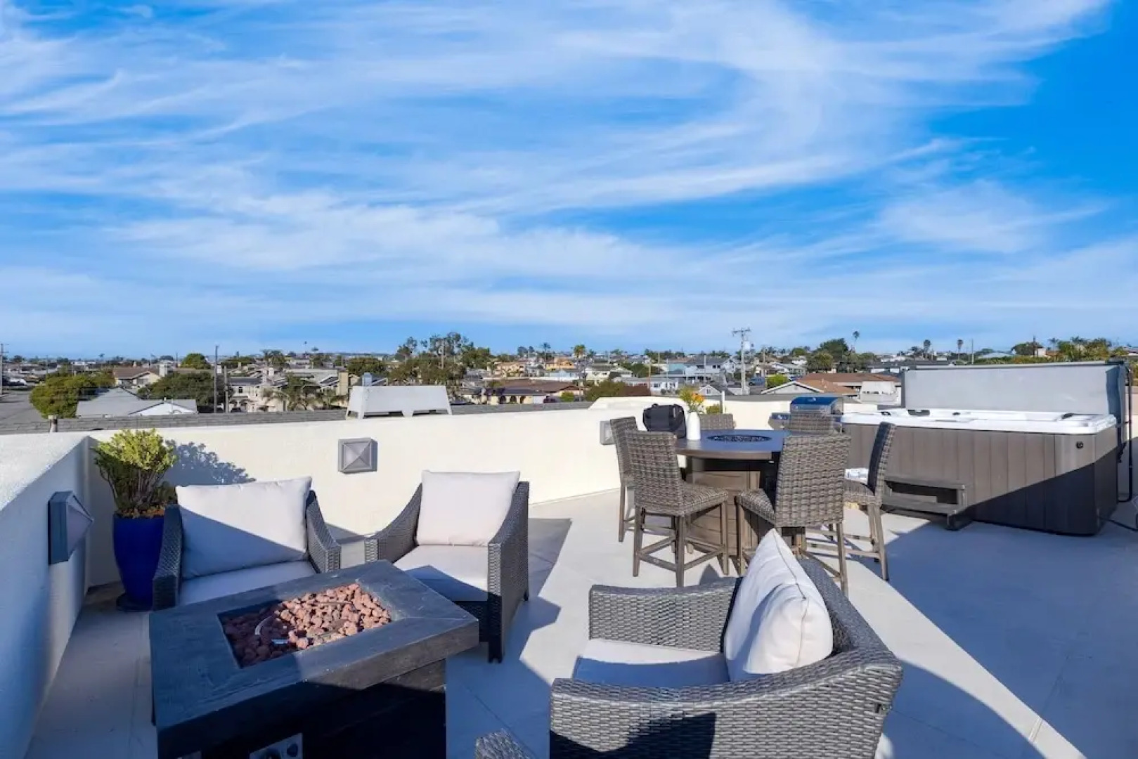 Sunset Serenity by Avantstay Rooftop w Hot Tub Fire Pit 3 Blocks to Beach
