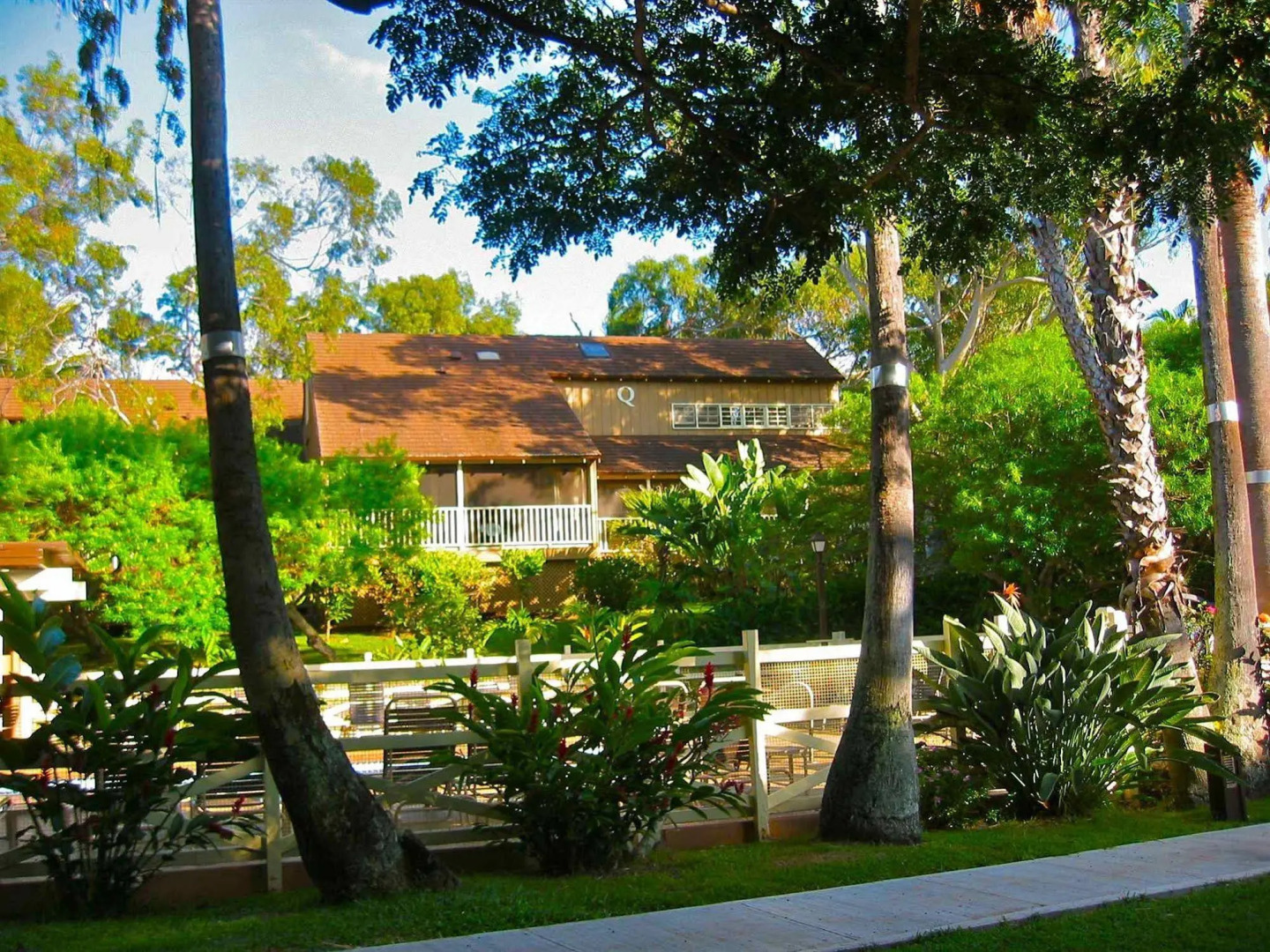 Molokai Vacation Properties – Paniolo Hale