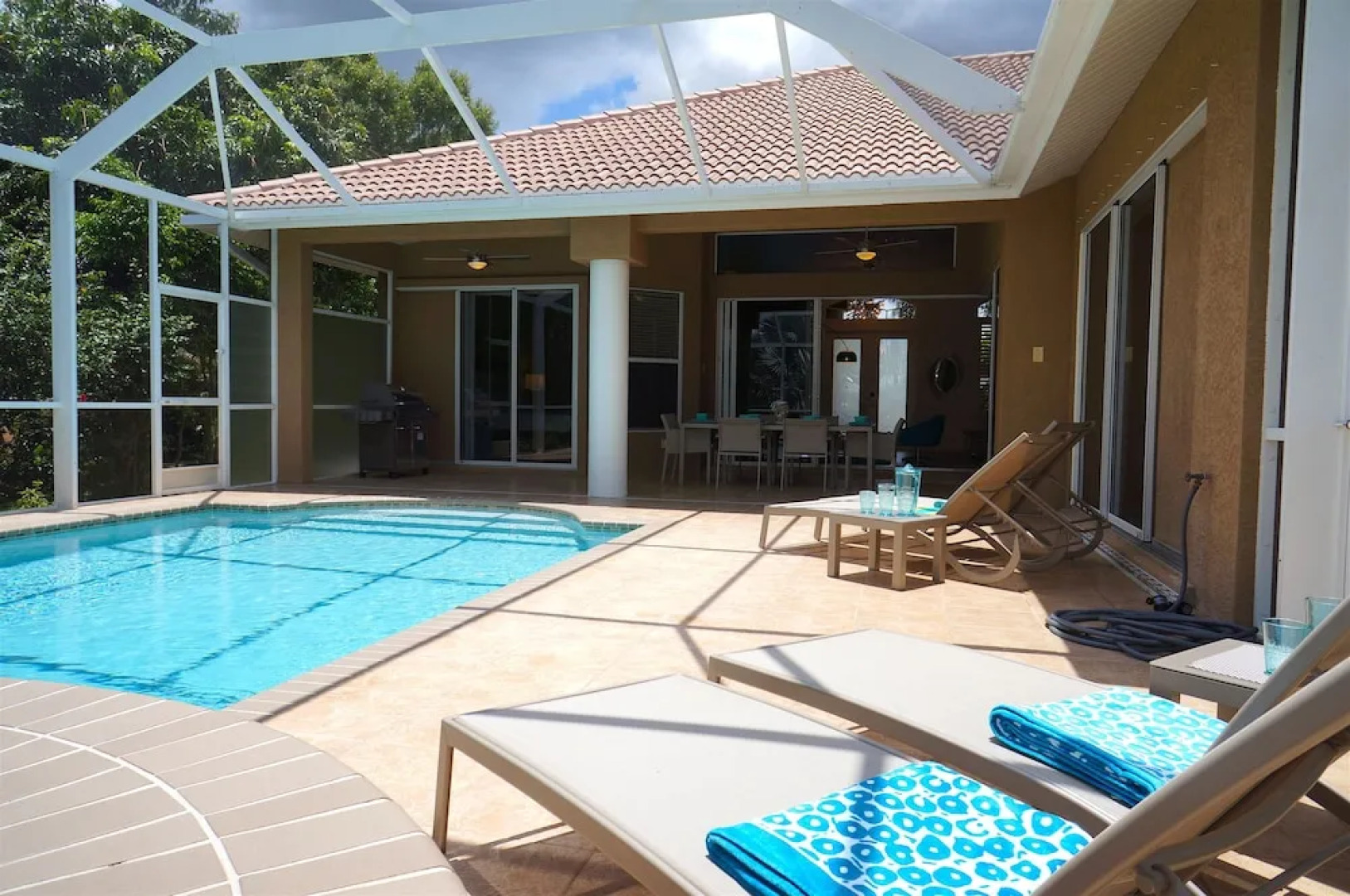 Alicia in Walking Distance to Yacht Club 1014