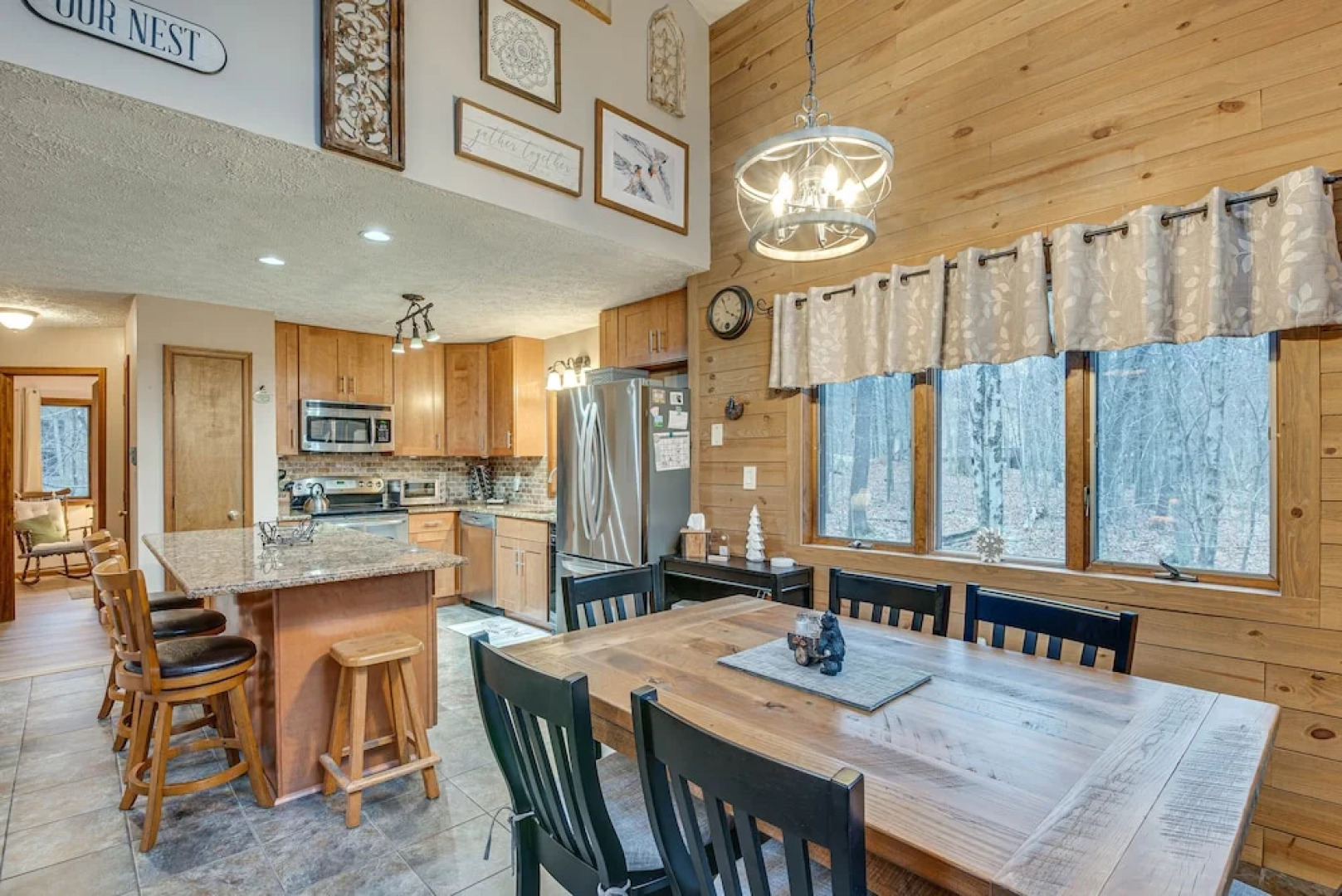 Eco-friendly Poconos Cabin w/ EV Charger!