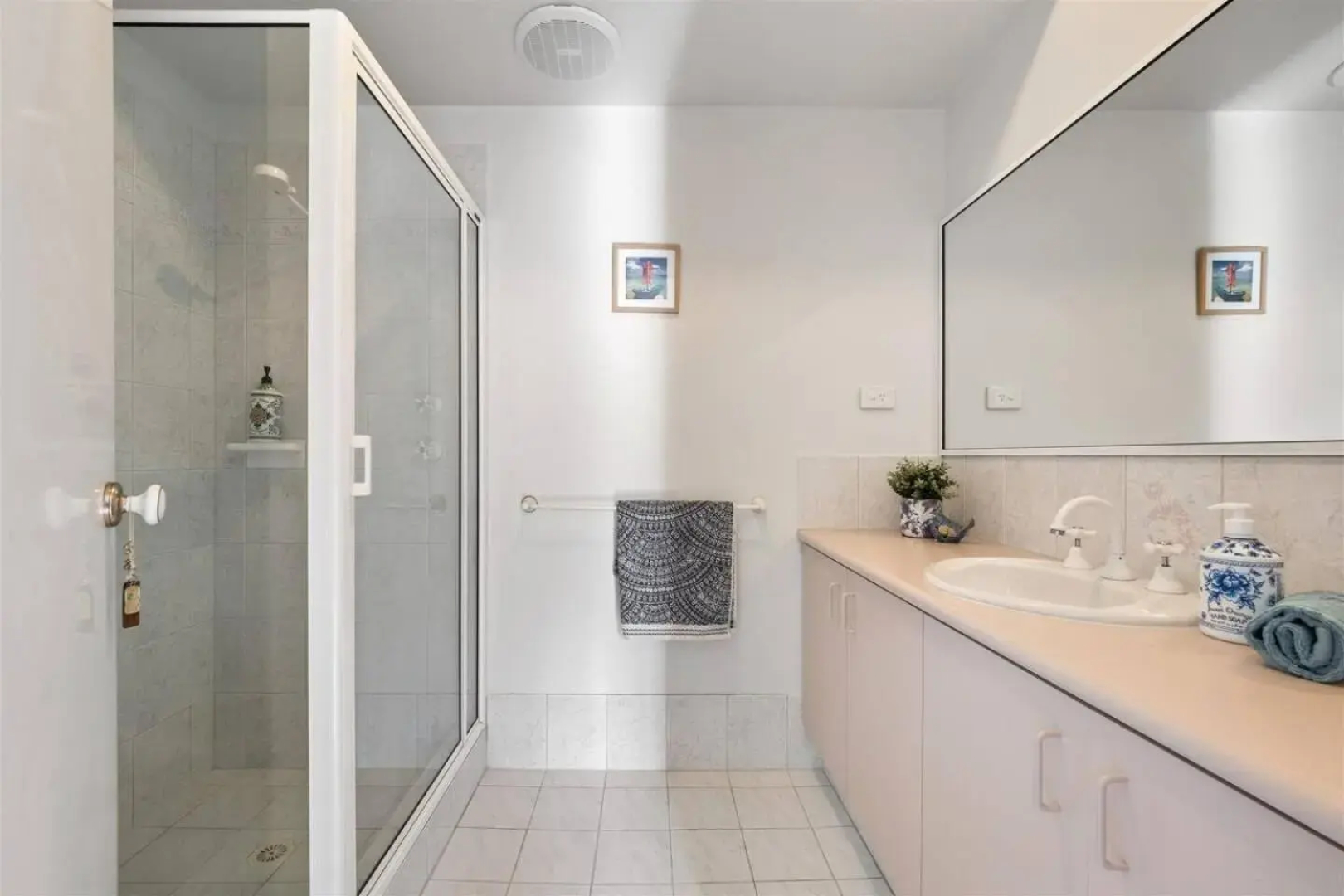 Canal Home -Close to Beach and City Centre