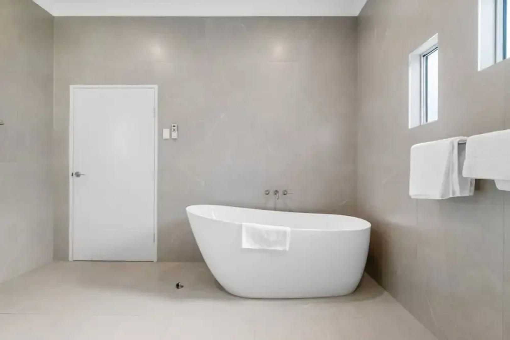 Majestic Manor Stylish Super Home Pool BBQ