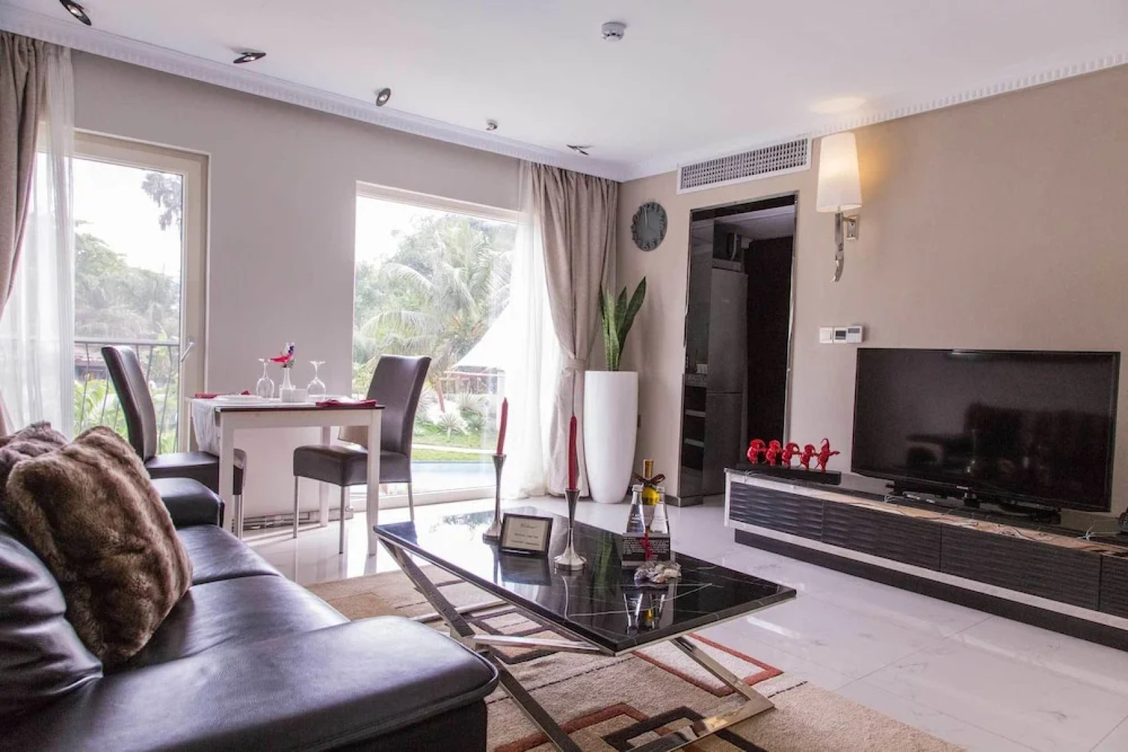 Red Mango Apartment Hotel