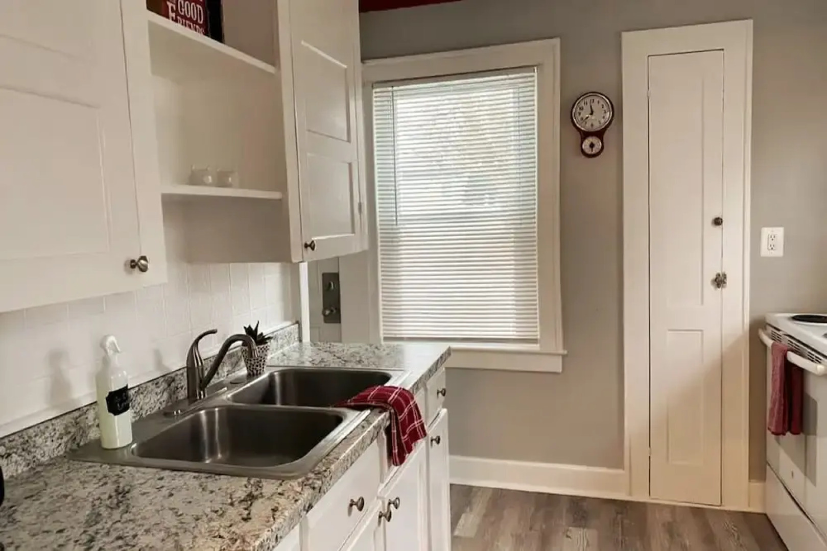 Automaniac Spot in the Heart of Pontiac 3 Beds 2 Baths