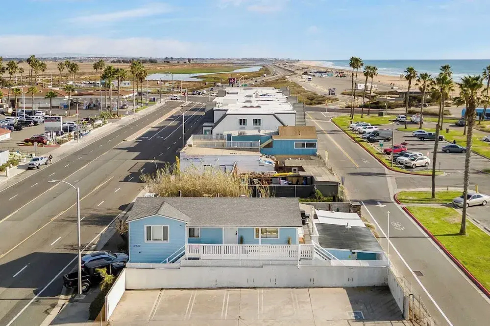Steps to the Beach, Firepit & Patio Long-term Newport Beach Stay Coastal Cove
