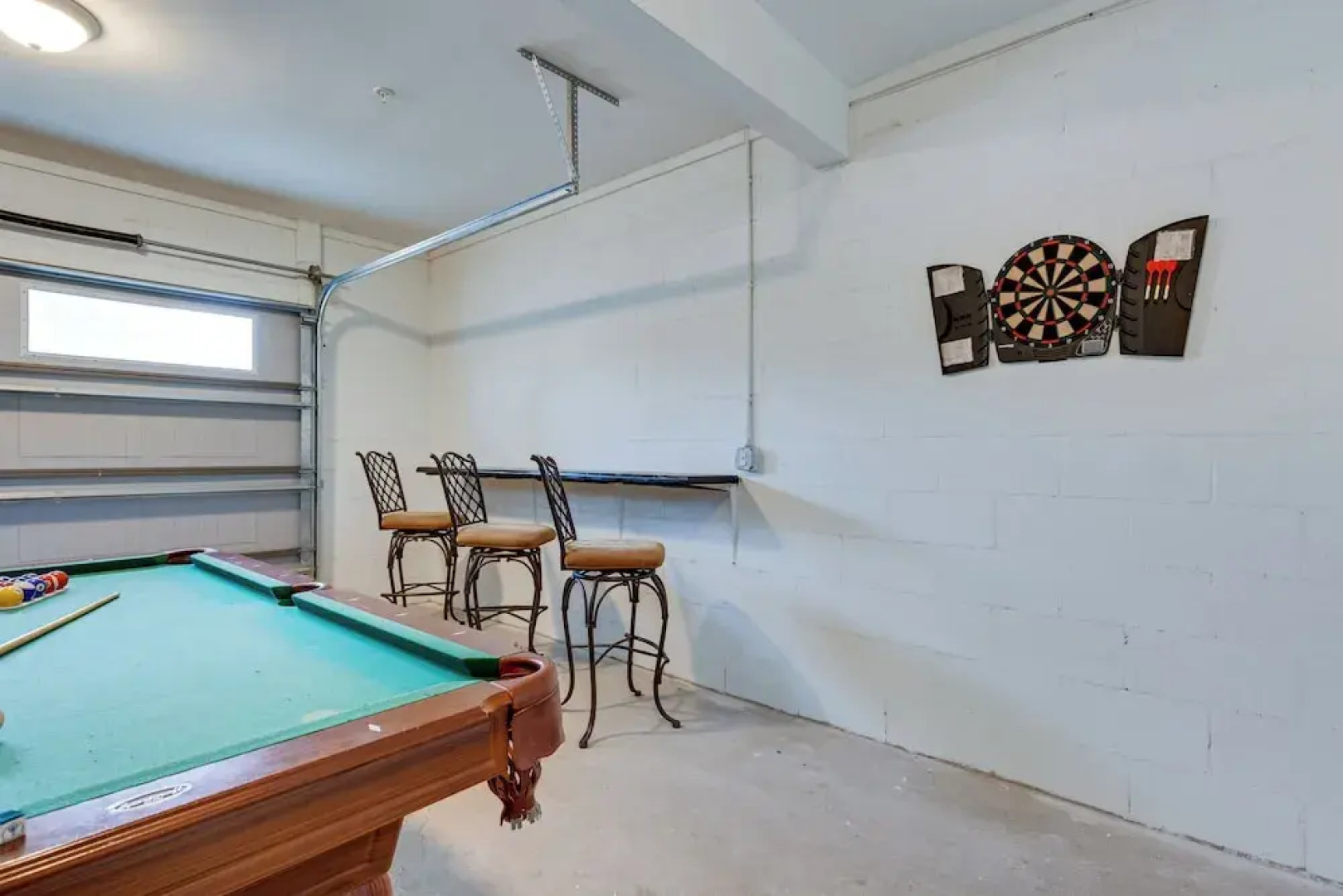 Game Room w/ Pool Table! Downtown Mobile Condo