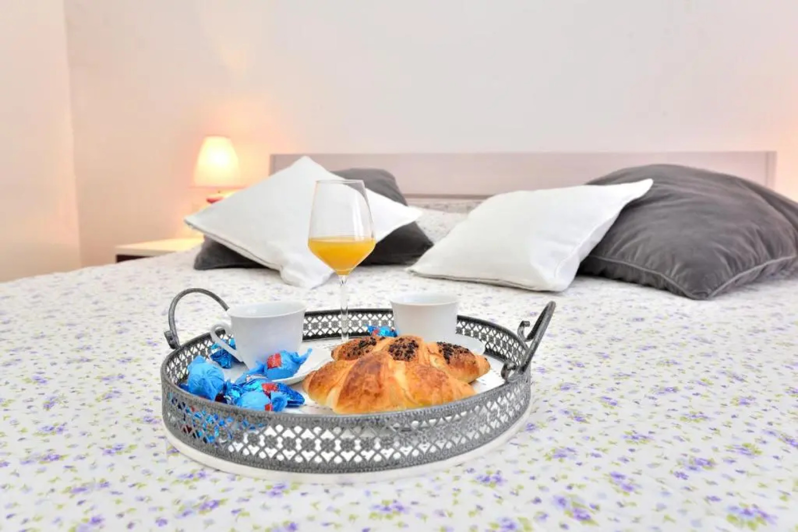 Beachfront Skoblar Holiday Home with Seaview