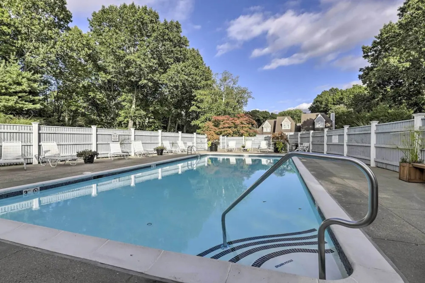 Norwich 'the Villas': Near Mohegan Sun Casino