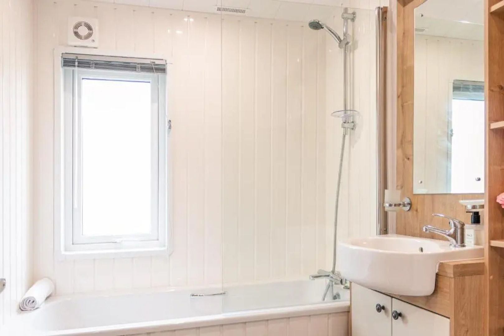 Lavender Lodge with Hot Tub