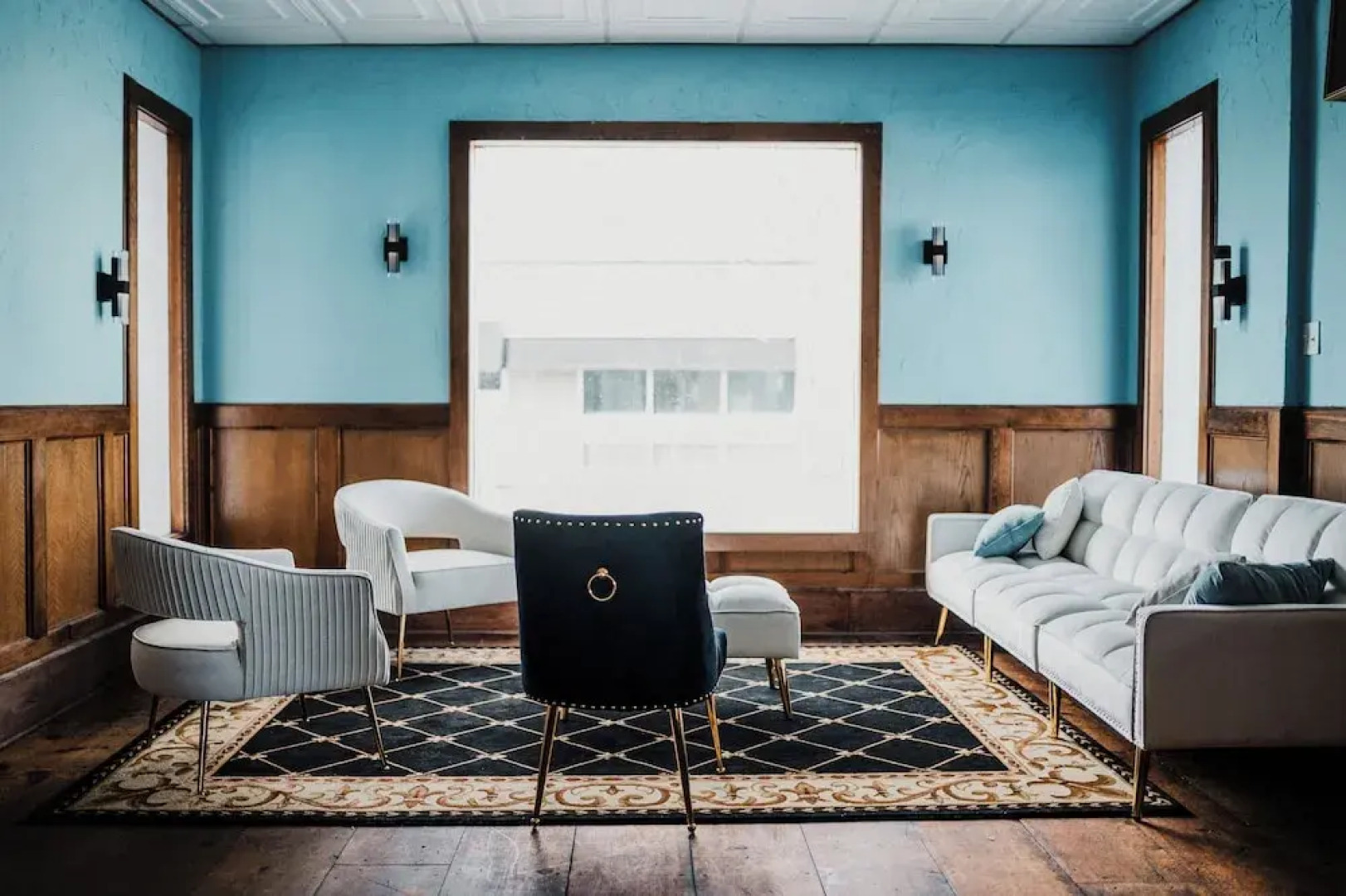 Loyalist Inn & Suites