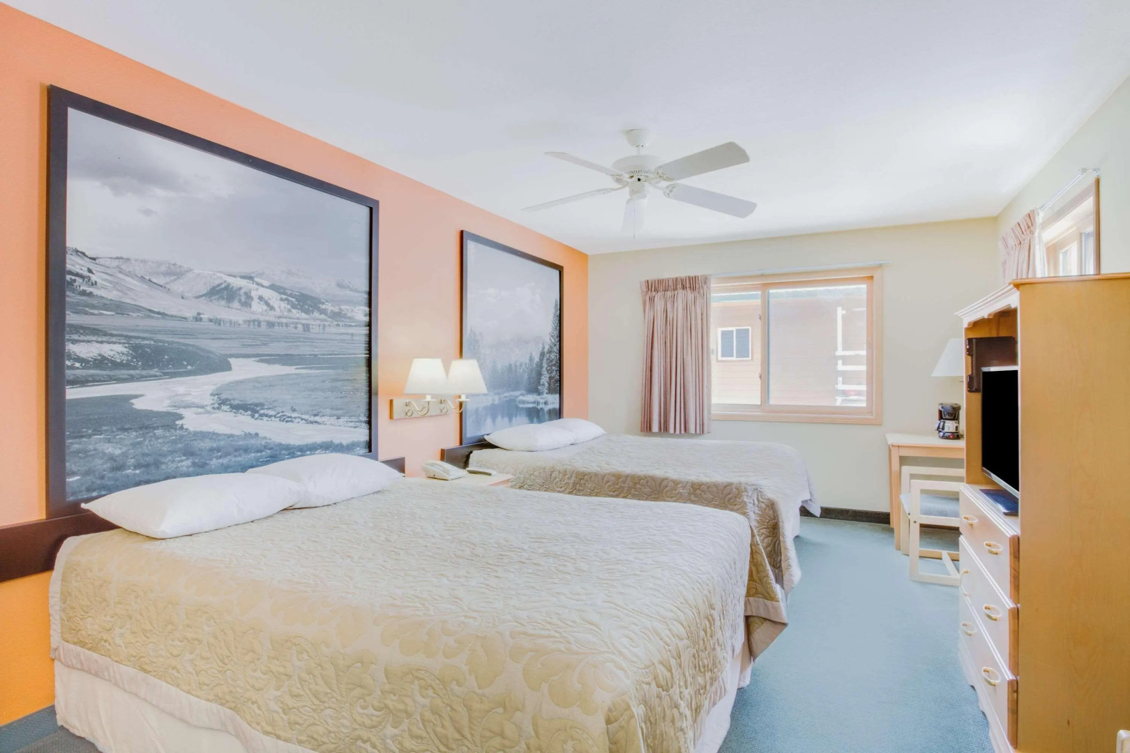 Super 8 Cooke City Yellowstone Park Area