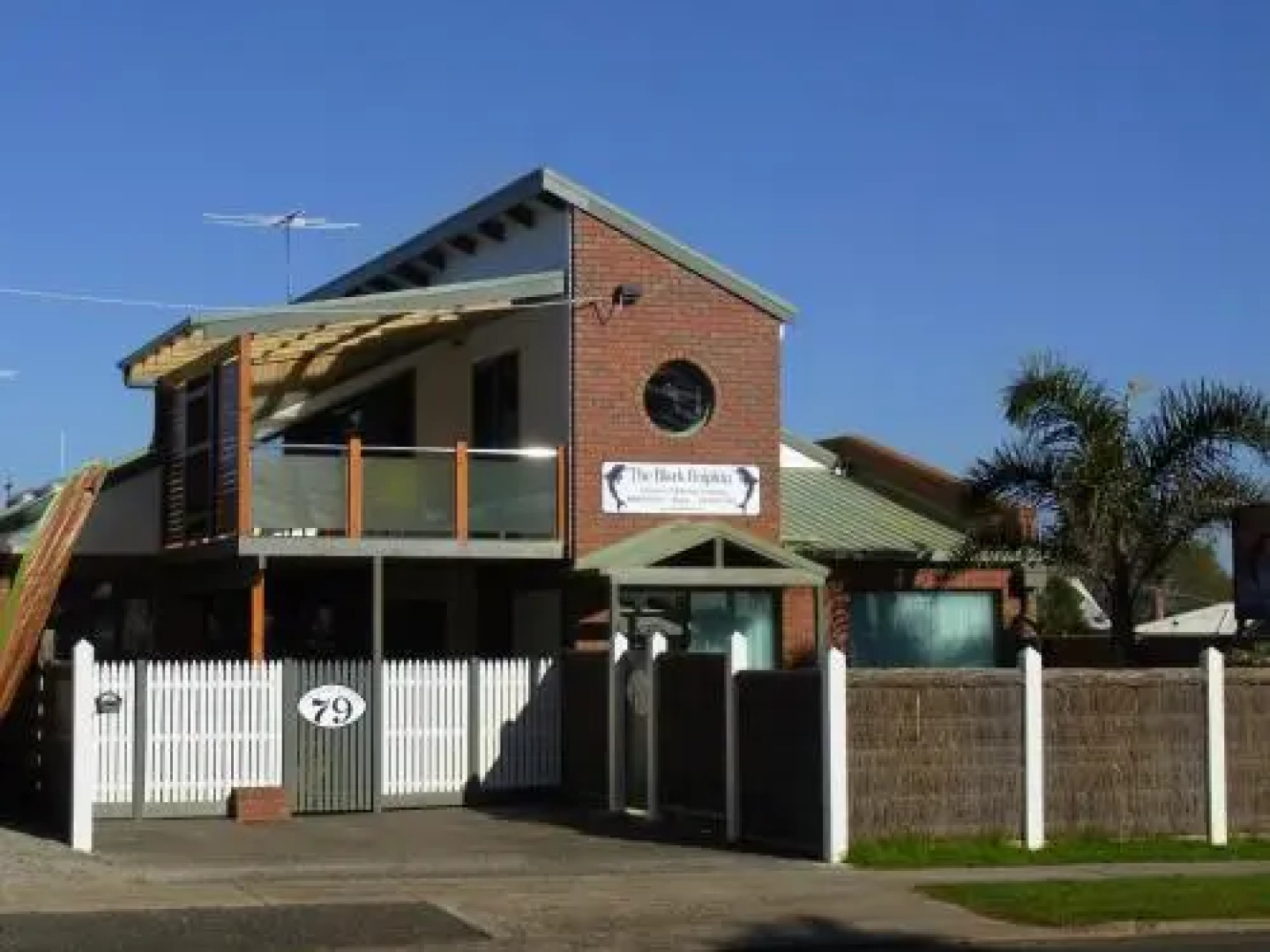 Black Dolphin Waterfront Townhouse - Bay Views