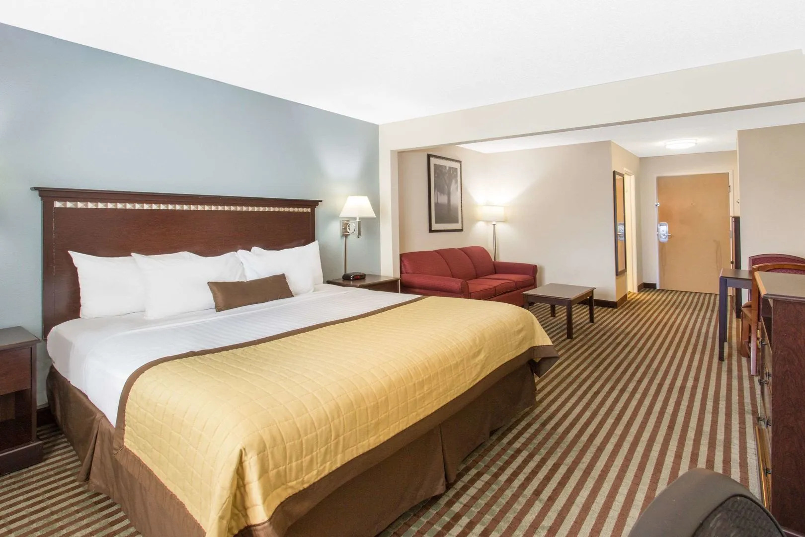 Clarion Pointe Mattoon near University