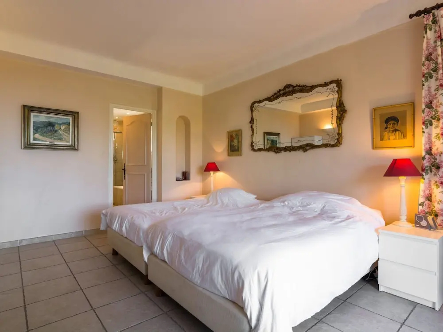 Spacious Villa in La Gaude With Swimming Pool