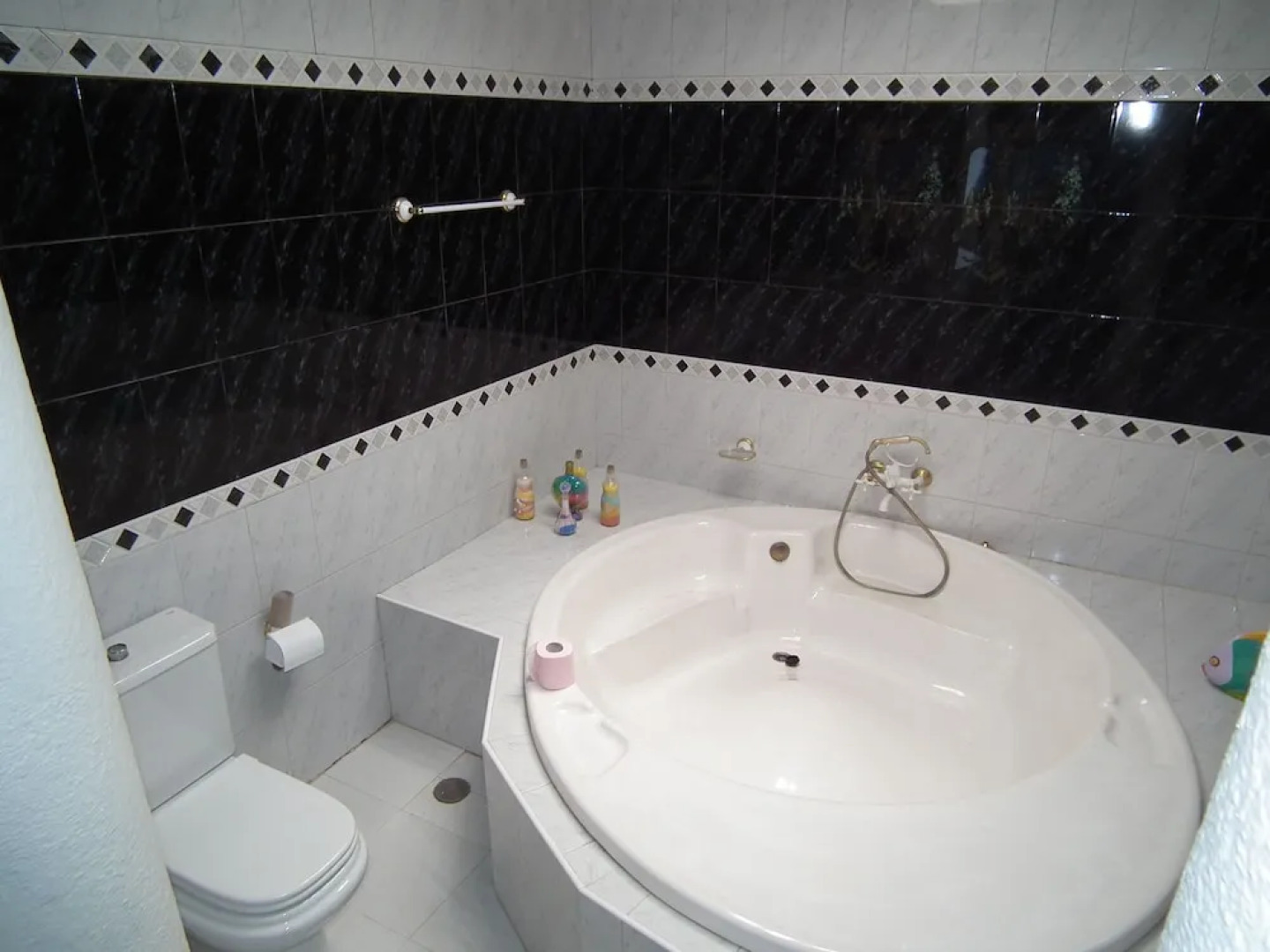 80s RetroStyle Villa