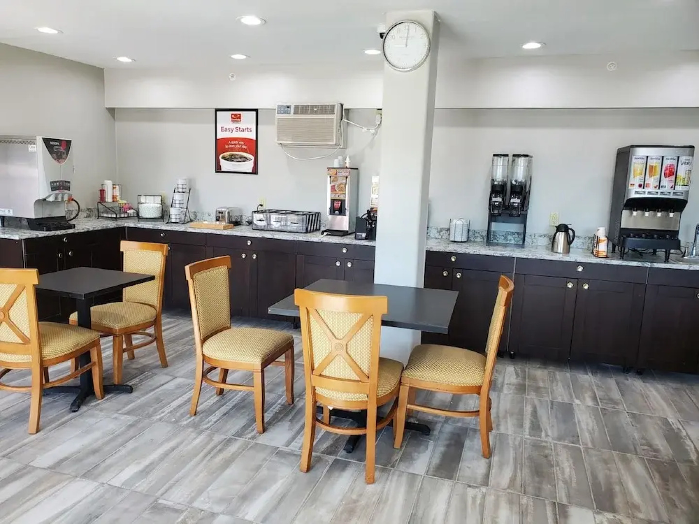 Econo Lodge Inn & Suites