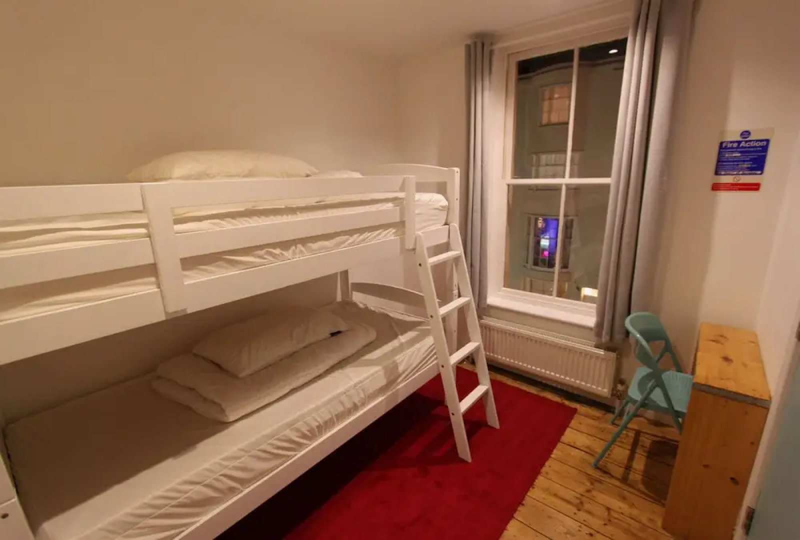 Seadragon Backpackers