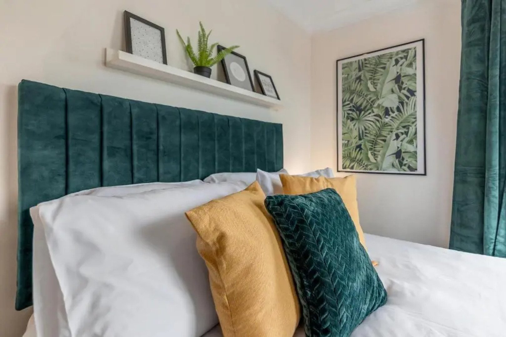 Reepham Rest - 2 Bedroom, Free Parking, 390 Mbps Wifi, Netflix, Fully Equipped kitchen - Ginger & Gold ltd